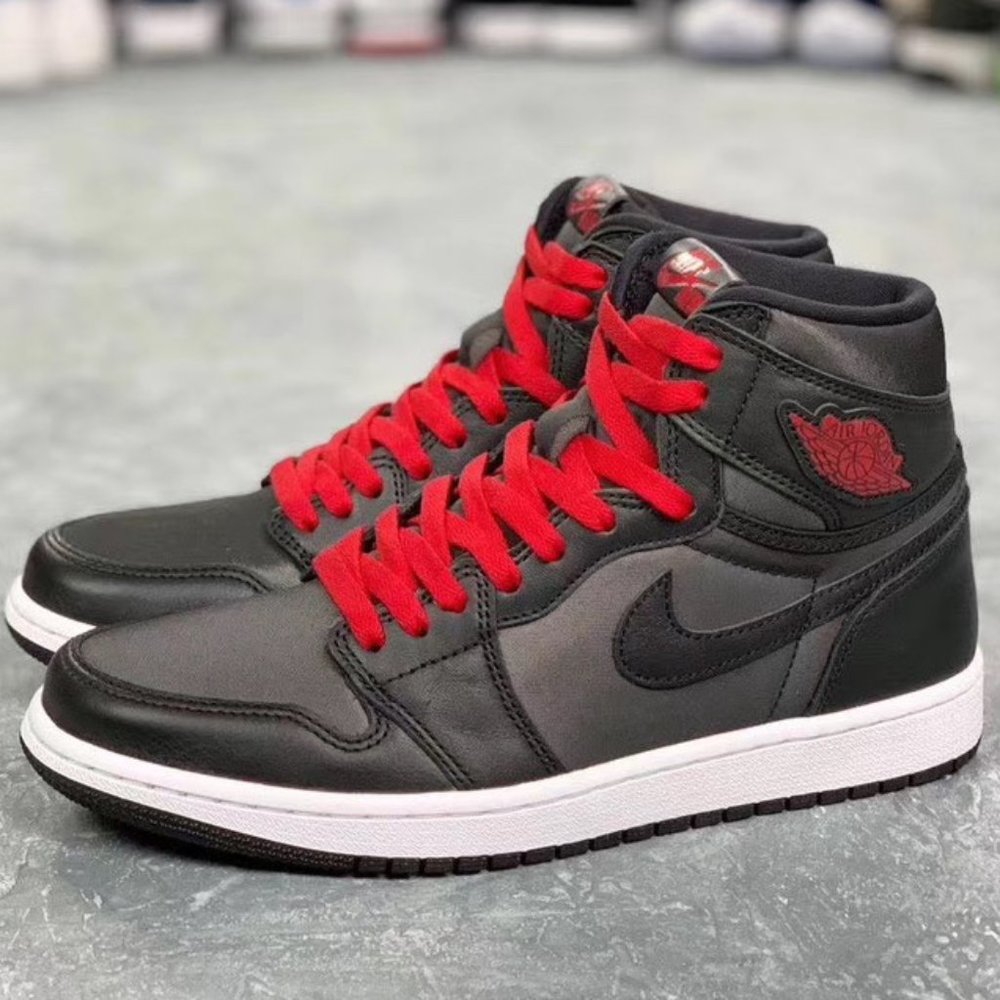 AIR JORDAN 1 RETRO HI OG BLACK GYM RED 555088-060 - Picture 1 of 8